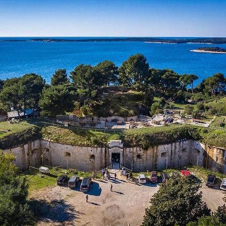 Villa Ulika - 3 Apt For 4 Persons プーラ エクステリア 写真