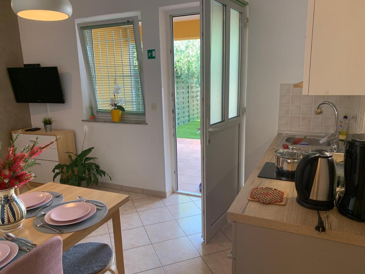 Villa Ulika - 3 Apt For 4 Persons プーラ エクステリア 写真
