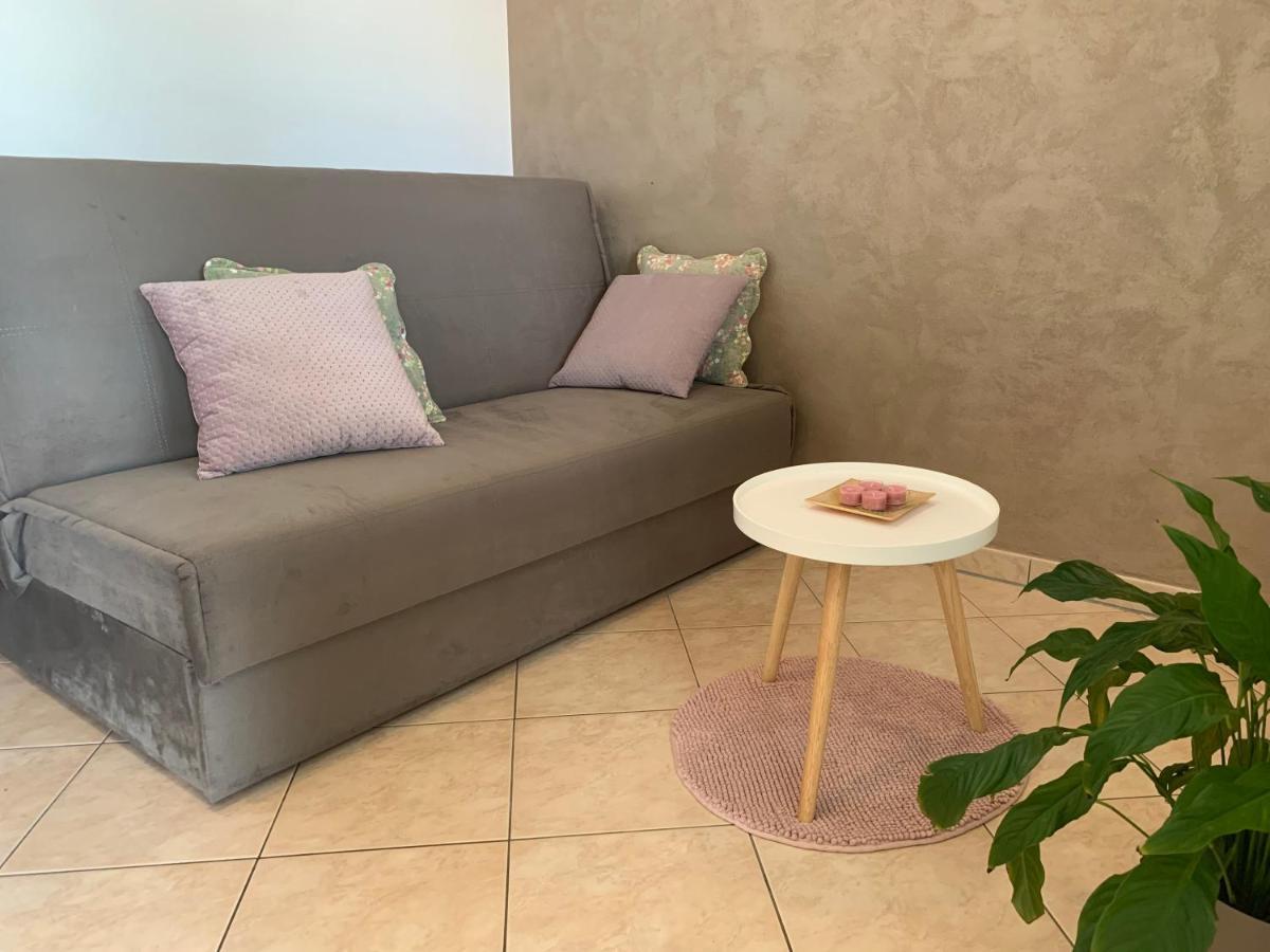 Villa Ulika - 3 Apt For 4 Persons プーラ エクステリア 写真