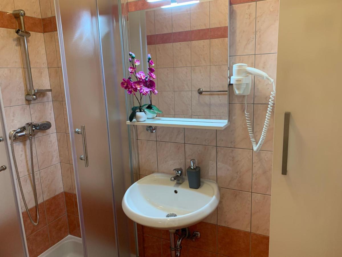 Villa Ulika - 3 Apt For 4 Persons プーラ エクステリア 写真