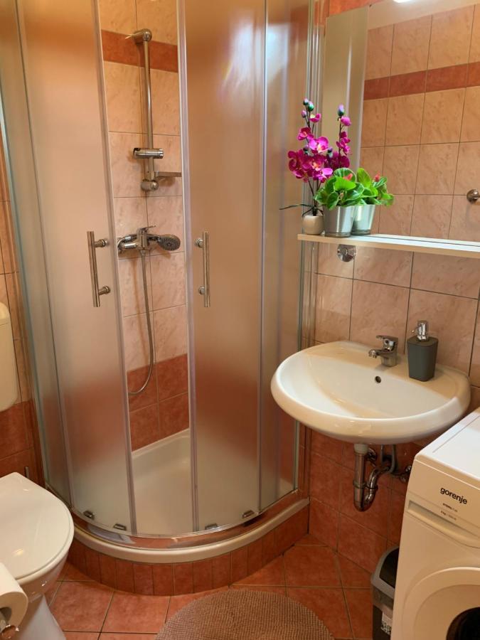 Villa Ulika - 3 Apt For 4 Persons プーラ エクステリア 写真