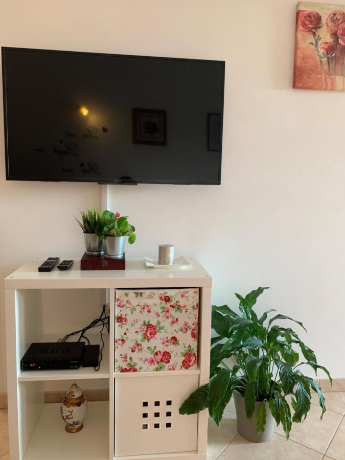 Villa Ulika - 3 Apt For 4 Persons プーラ エクステリア 写真