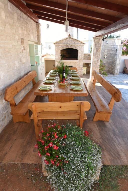Villa Ulika - 3 Apt For 4 Persons プーラ エクステリア 写真