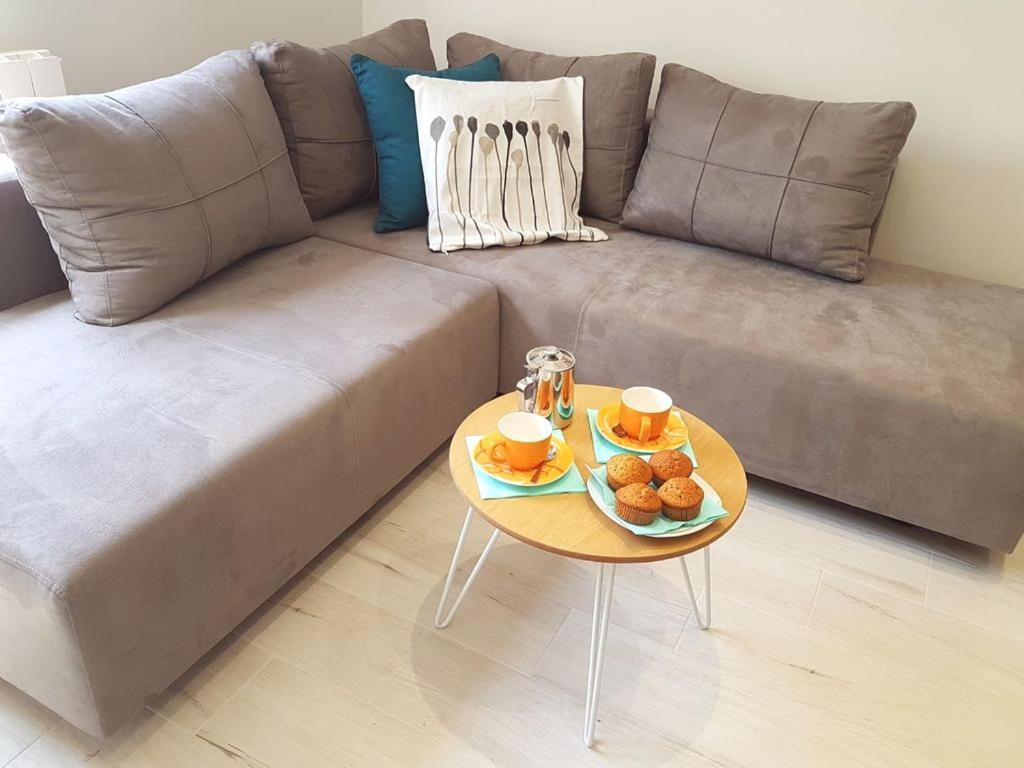 Villa Ulika - 3 Apt For 4 Persons プーラ エクステリア 写真