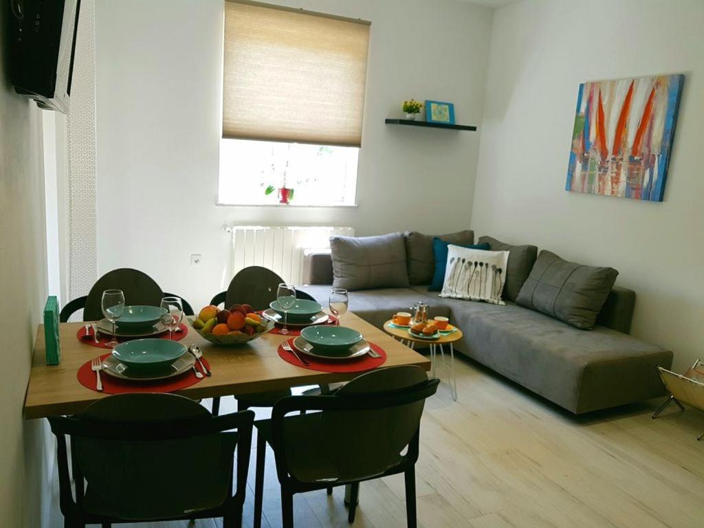 Villa Ulika - 3 Apt For 4 Persons プーラ エクステリア 写真