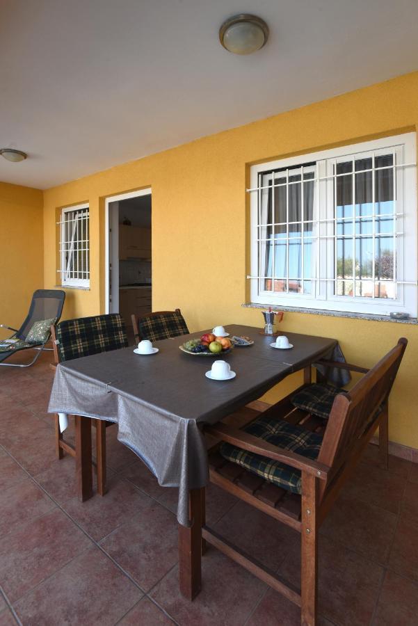 Villa Ulika - 3 Apt For 4 Persons プーラ エクステリア 写真